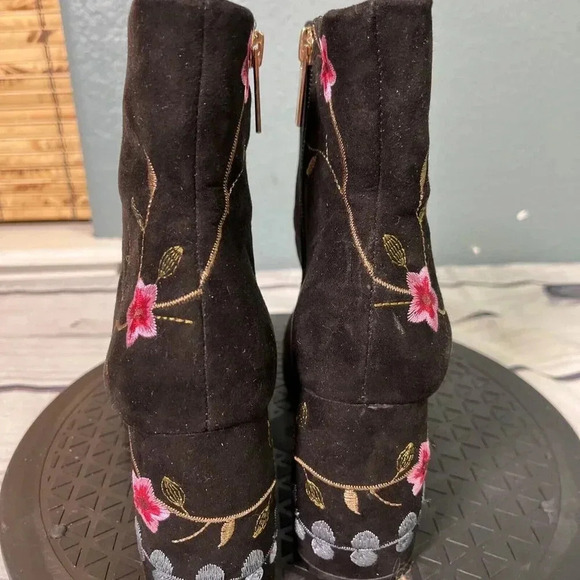 Nanette Lepore Size 6 Lilly Vegan Suede Block Heel Bootie Embroidered Retro - Picture 4 of 8